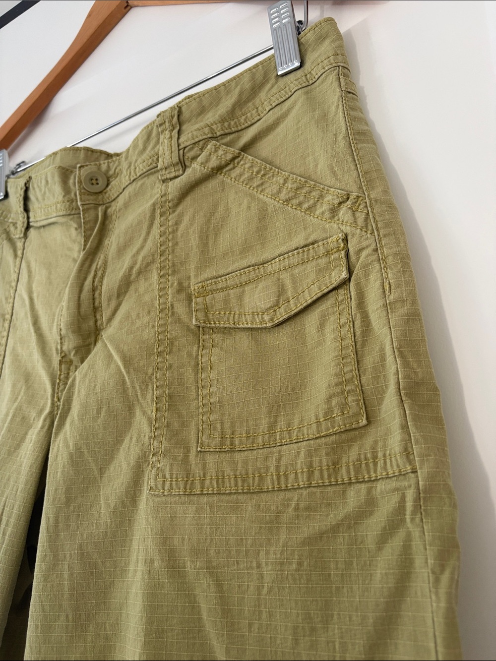 Jag Jeans Chartreuse Capris with Front Flap Pockets